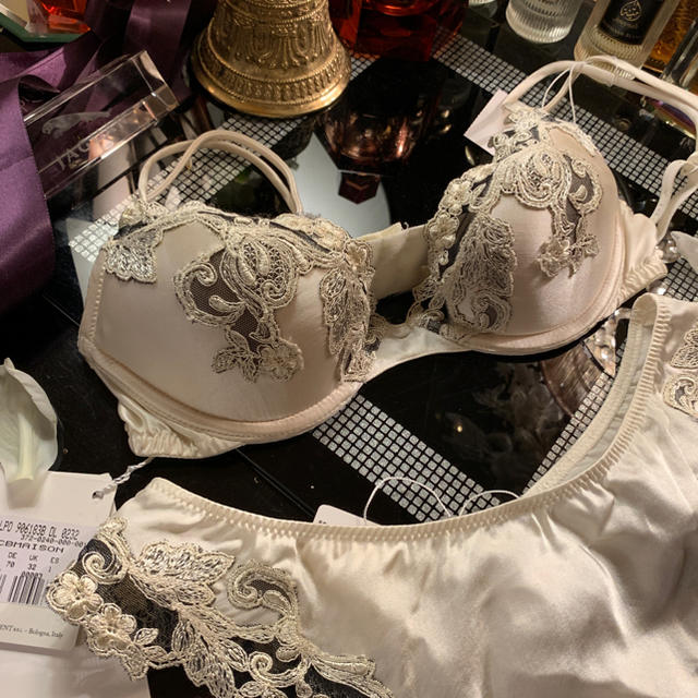 LA PERLA(ラペルラ)のla perla ラペルラ ブラ ショーツ レディースの下着/アンダーウェア(ブラ&ショーツセット)の商品写真