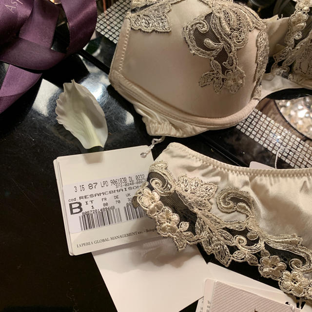 LA PERLA(ラペルラ)のla perla ラペルラ ブラ ショーツ レディースの下着/アンダーウェア(ブラ&ショーツセット)の商品写真