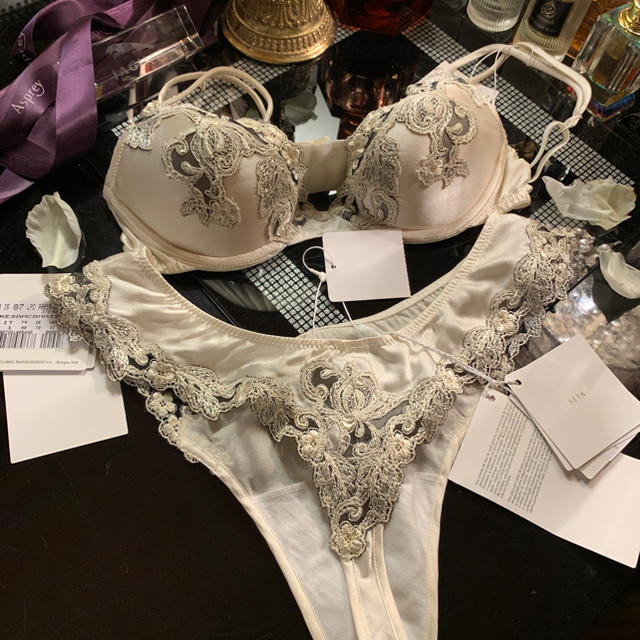 LA PERLA(ラペルラ)のla perla ラペルラ ブラ ショーツ レディースの下着/アンダーウェア(ブラ&ショーツセット)の商品写真