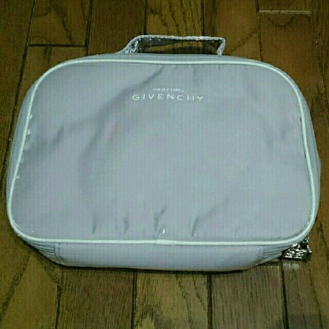 GIVENCHY(ジバンシィ)のランジェリーケース(シルバー) レディースのファッション小物(ポーチ)の商品写真