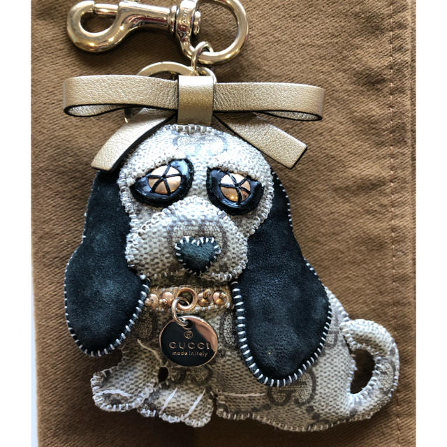Gucci(グッチ)のGUCCI  キーホルダー  グッチョリシリーズ  ビーグル犬 レディースのファッション小物(キーホルダー)の商品写真
