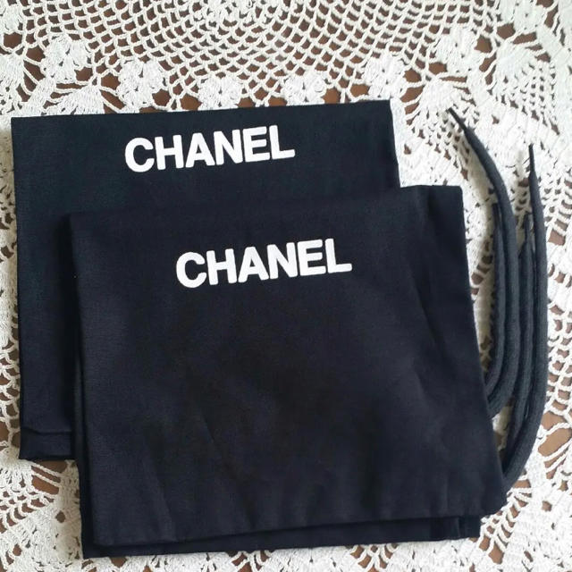 CHANEL(シャネル)のクリアバッグ付き♡CHANEL シャネル 巾着袋 保存袋 おまけつき ロゴ大きめ レディースのバッグ(ショップ袋)の商品写真