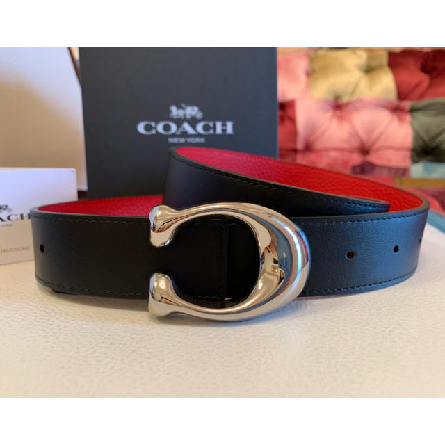 COACH(コーチ)の￥34,560 COACHスカルプテッドシグネチャーリバーシブルレディースベルト レディースのファッション小物(ベルト)の商品写真