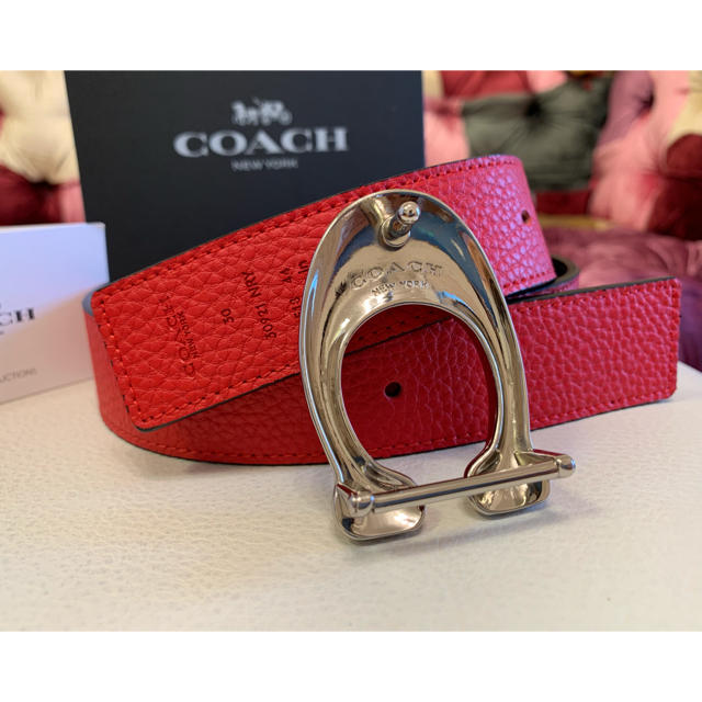 COACH(コーチ)の￥34,560 COACHスカルプテッドシグネチャーリバーシブルレディースベルト レディースのファッション小物(ベルト)の商品写真
