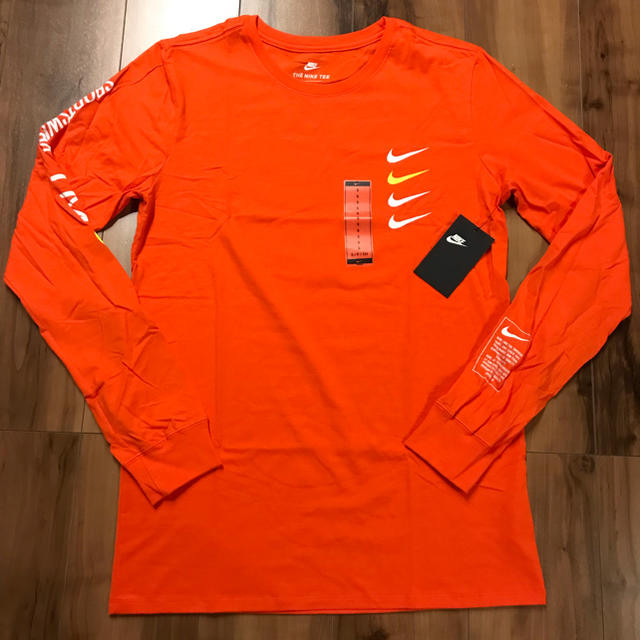 NIKE(ナイキ)の【US:Mサイズ】NIKE ナイキ スポーツウェア NSW ロンT オレンジ メンズのトップス(Tシャツ/カットソー(七分/長袖))の商品写真