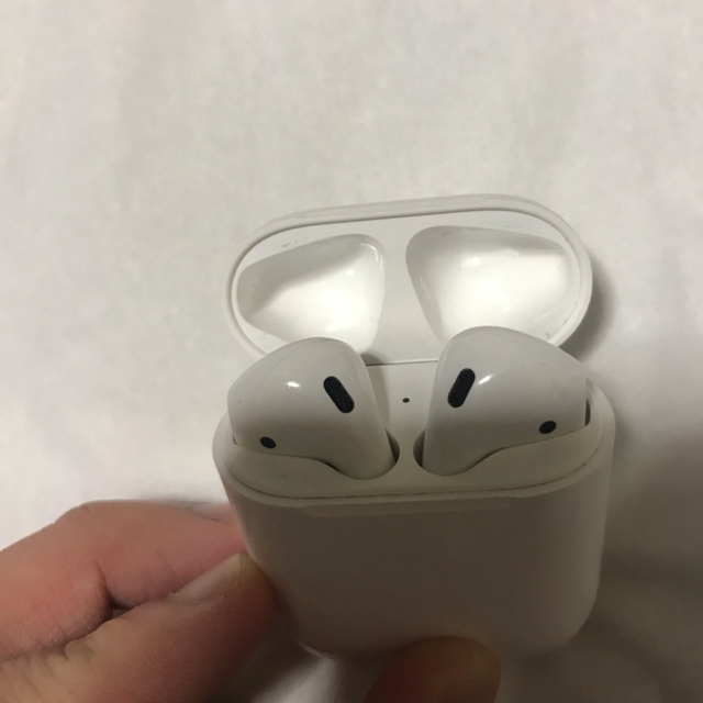 Apple(アップル)のAirPods スマホ/家電/カメラのオーディオ機器(ヘッドフォン/イヤフォン)の商品写真