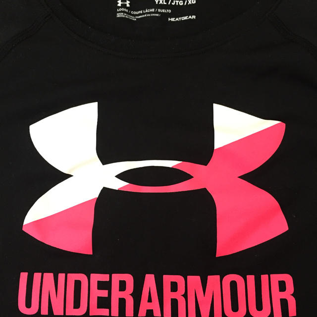 UNDER ARMOUR(アンダーアーマー)のTシャツ キッズ/ベビー/マタニティのキッズ服女の子用(90cm~)(Tシャツ/カットソー)の商品写真