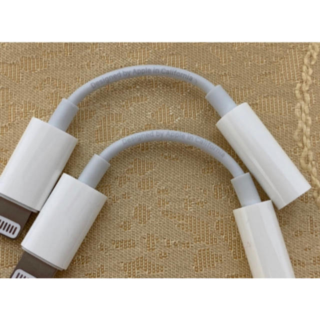 Apple(アップル)の新品未使用 ♡iPhone イヤホン 変換アダプタ♡ スマホ/家電/カメラのスマホアクセサリー(ストラップ/イヤホンジャック)の商品写真