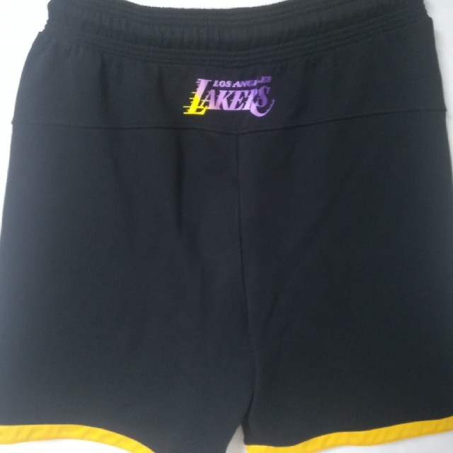 MARCELO BURLON(マルセロブロン)のNBA Edition  Lakers マルセロバーロン　ハーフパンツ メンズのパンツ(ショートパンツ)の商品写真