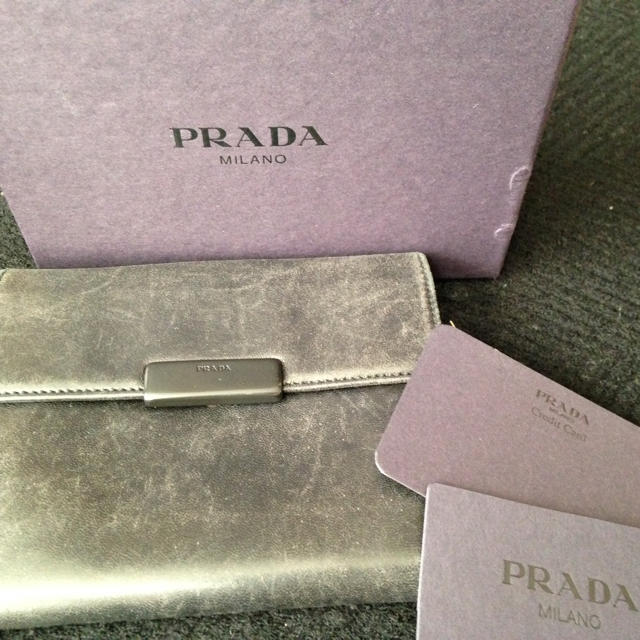 PRADA(プラダ)のPRADA 二つ折り財布 黒 レディースのファッション小物(財布)の商品写真