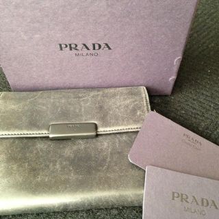 プラダ(PRADA)のPRADA 二つ折り財布 黒(財布)