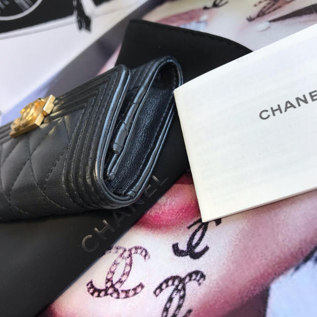 CHANEL(シャネル)の【正規品】極美品✨CHANEL ボーイ シャネル コインケース / カードケース レディースのファッション小物(コインケース)の商品写真