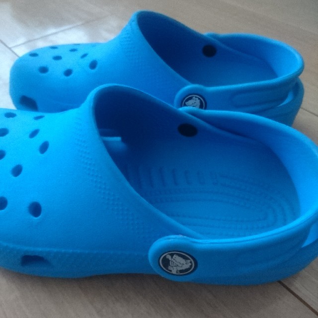 crocs(クロックス)のクロックス オーシャン  19㎝ キッズ キッズ/ベビー/マタニティのキッズ靴/シューズ(15cm~)(サンダル)の商品写真