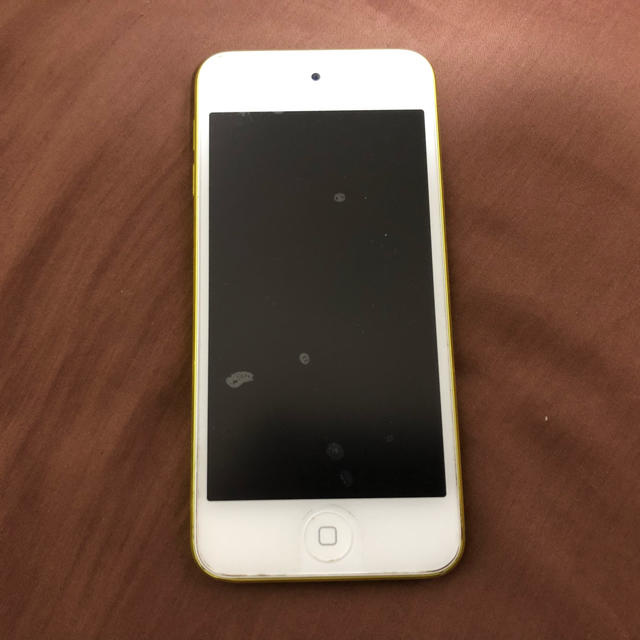 iPod touch(アイポッドタッチ)のApple iPod touch 32GB 第5世代 イエロー MD714J/A スマホ/家電/カメラのオーディオ機器(ポータブルプレーヤー)の商品写真