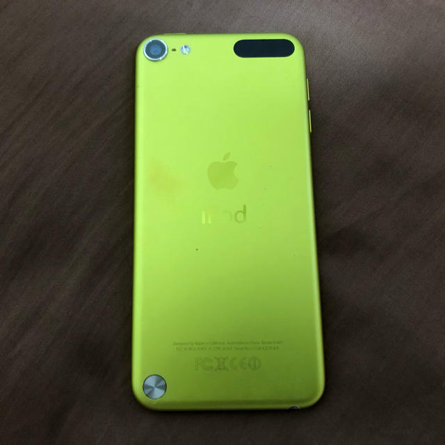 iPod touch(アイポッドタッチ)のApple iPod touch 32GB 第5世代 イエロー MD714J/A スマホ/家電/カメラのオーディオ機器(ポータブルプレーヤー)の商品写真