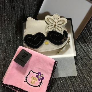 アナスイ(ANNA SUI)のアナスイ  ハローキティコラボ   レザーポーチ & タオルハンカチセット(ポーチ)