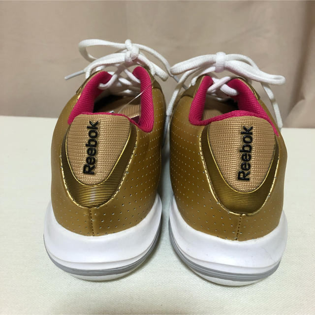 Reebok(リーボック)のReebok easy toneスニーカー定価13,000新品未使用‼️ レディースの靴/シューズ(スニーカー)の商品写真