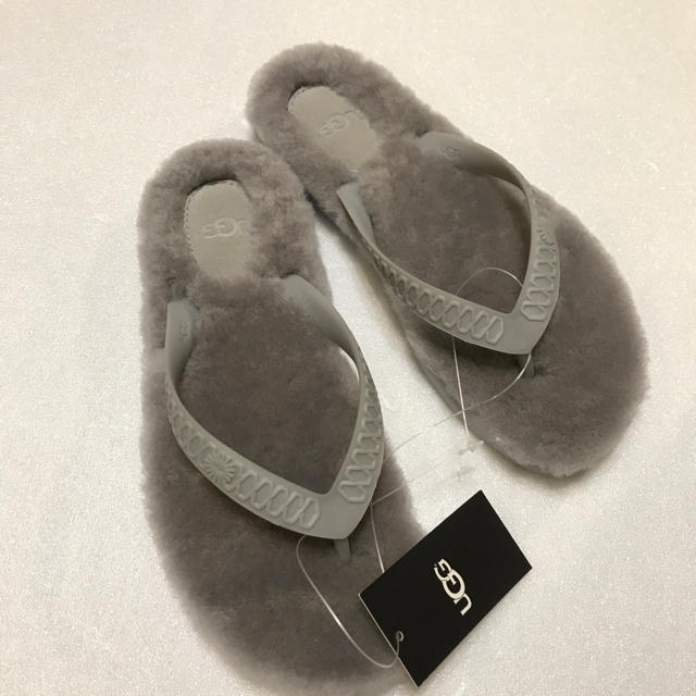 emmi atelier(エミアトリエ)のお値下げ！！UGG×emmi ムートンビーチサンダル新品未使用 レディースの靴/シューズ(ビーチサンダル)の商品写真