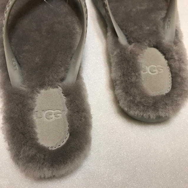 emmi atelier(エミアトリエ)のお値下げ！！UGG×emmi ムートンビーチサンダル新品未使用 レディースの靴/シューズ(ビーチサンダル)の商品写真