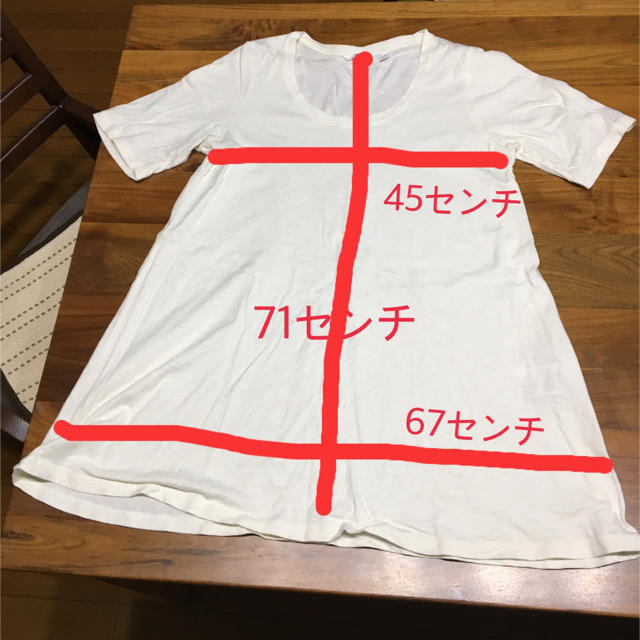 UNIQLO(ユニクロ)のUNIQLO オフホワイト Aライン Tシャツ レディースのトップス(Tシャツ(半袖/袖なし))の商品写真