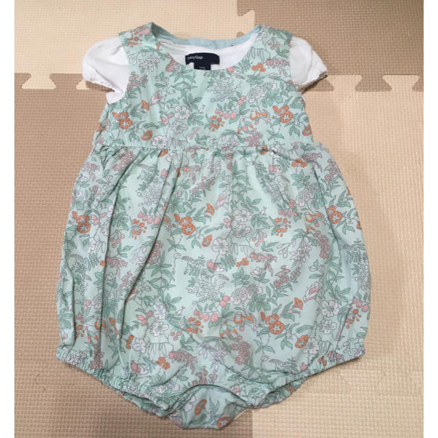 babyGAP(ベビーギャップ)のベビーギャップ  ボタニカル ロンパース キッズ/ベビー/マタニティのベビー服(~85cm)(ロンパース)の商品写真