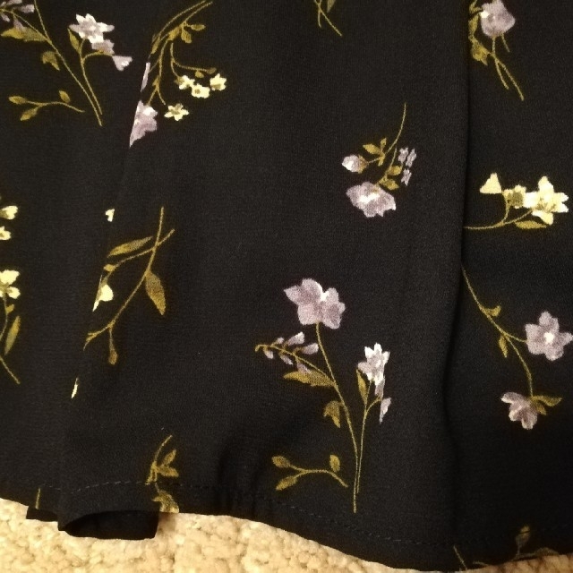 しまむら(シマムラ)のHKWORKSLONDON 花柄スカート　とも様専用 レディースのスカート(ひざ丈スカート)の商品写真
