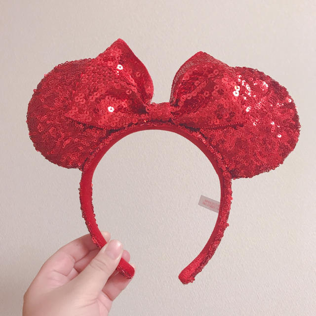 Disney(ディズニー)のディズニー カチューシャ スパンコール レッド 赤 レディースのヘアアクセサリー(カチューシャ)の商品写真