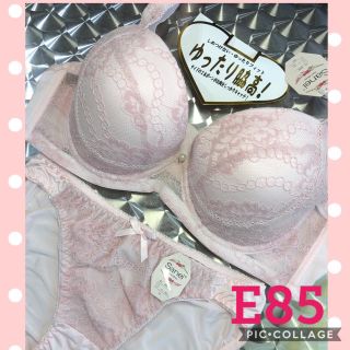 ブラジャー＆ショーツ♡E85☆スッキリ脇高❣️ピンクのキラキラ生地にレース♡(ブラ&ショーツセット)