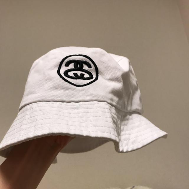 STUSSY(ステューシー)のSTUSSY バケットハット 白 レディースの帽子(ハット)の商品写真