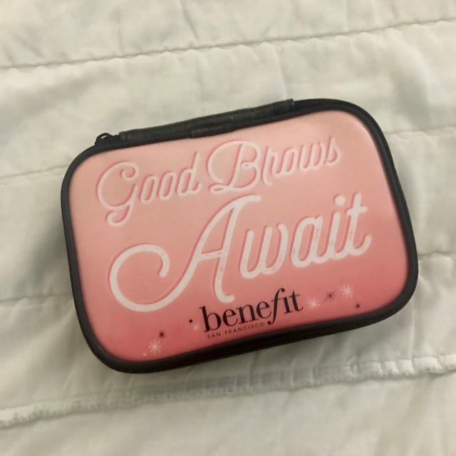 Benefit(ベネフィット)の【新品・未使用】benefit グアム ノベルティポーチ  レディースのファッション小物(ポーチ)の商品写真