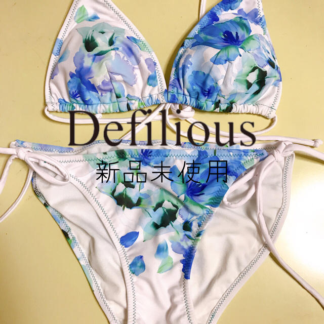 Defilious(デフィリアス)の☆値下☆新品【defilious】水着 三角ビキニ レディースの水着/浴衣(水着)の商品写真