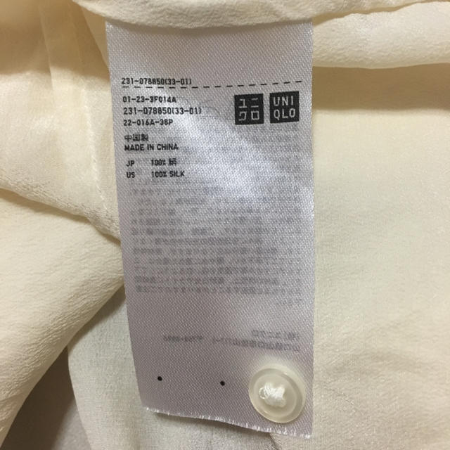 UNIQLO(ユニクロ)のユニクロ シルク ブラウス オフホワイト レディースのトップス(シャツ/ブラウス(長袖/七分))の商品写真