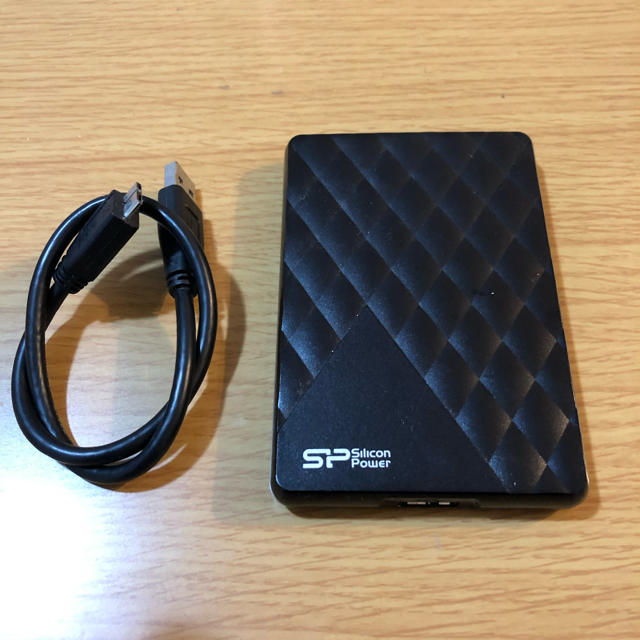 外付けHDD 1TB 【SILICON POWER】 スマホ/家電/カメラのPC/タブレット(PC周辺機器)の商品写真