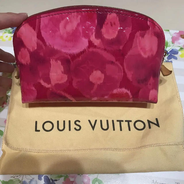 LOUIS VUITTON(ルイヴィトン)のイカットフラワー メイクポーチ レディースのファッション小物(ポーチ)の商品写真