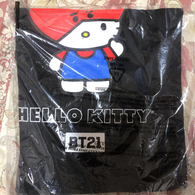 防弾少年団(BTS)(ボウダンショウネンダン)のBT21  Tシャツ TATA コラボ キティ BTS エンタメ/ホビーのタレントグッズ(アイドルグッズ)の商品写真