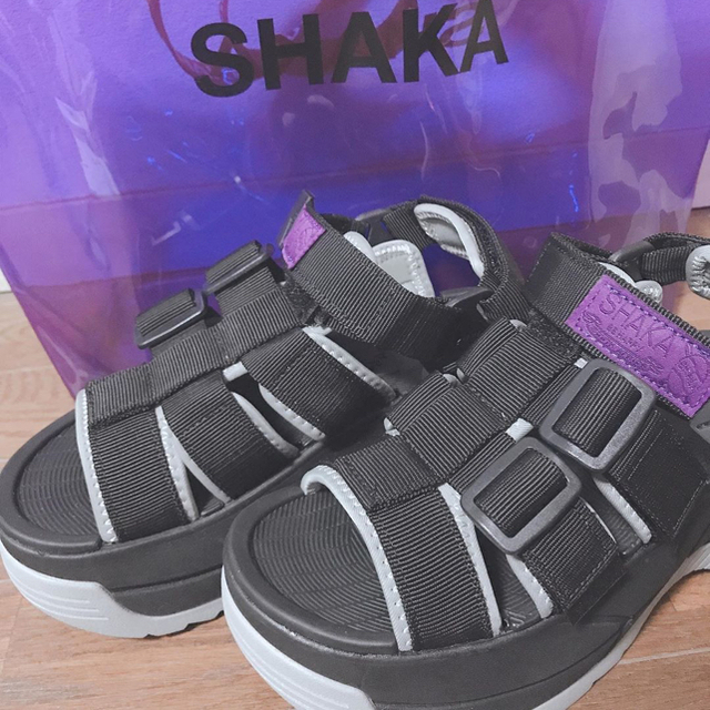 [限定コラボ商品]shaka×yurino&anna suda×mini 紫 レディースの靴/シューズ(サンダル)の商品写真