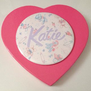 ケイティー(Katie)のBABY toys 150mm 缶バッジ(ブローチ/コサージュ)