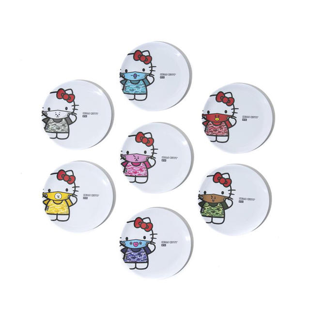 防弾少年団(BTS)(ボウダンショウネンダン)のBT21 キティ コラボ プラスチック皿 エンタメ/ホビーのタレントグッズ(アイドルグッズ)の商品写真