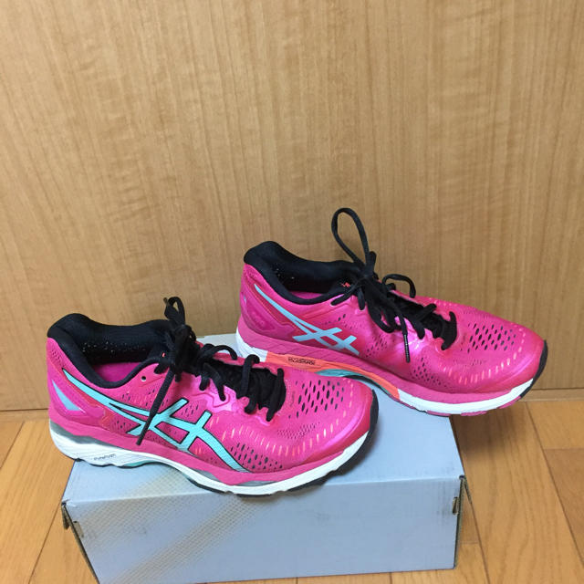 asics(アシックス)のアシックス カヤノ 24.0 値引き中 レディースの靴/シューズ(スニーカー)の商品写真