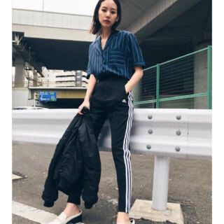 マウジー(moussy)のmoussy adidas コラボパンツ Ｌ(カジュアルパンツ)