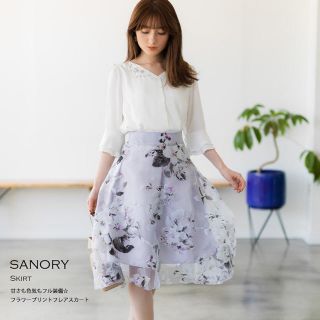 トッコ(tocco)の甘さも色気もフル装備☆フラワープリントフレアスカート【sanory　サノリー(ひざ丈スカート)