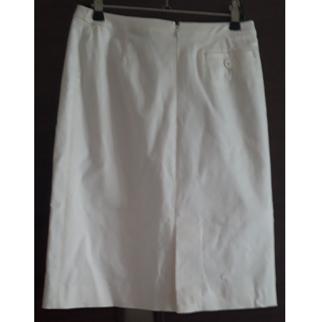 i.n.e(インエ)のスカート　オフホワイト レディースのスカート(ひざ丈スカート)の商品写真