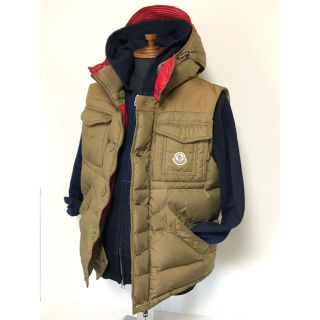 モンクレール(MONCLER)のMONCLER/ダウンベスト/フード/ジャケット/2/ラベラス/M/カーキ/中古(ダウンベスト)