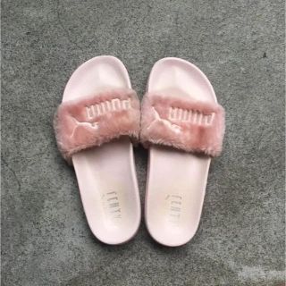 プーマ(PUMA)のfenty by rihanna fur slides(サンダル)