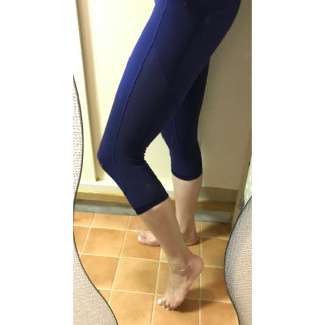 lululemon(ルルレモン)のlululemon レギンス カプリ size4 スポーツ/アウトドアのトレーニング/エクササイズ(ヨガ)の商品写真