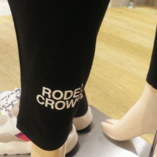 ロデオクラウンズワイドボウル(RODEO CROWNS WIDE BOWL)のRmoreシリーズRODEO CROWNSロゴ入りレギンス 特定店舗限定流通商品(レギンス/スパッツ)