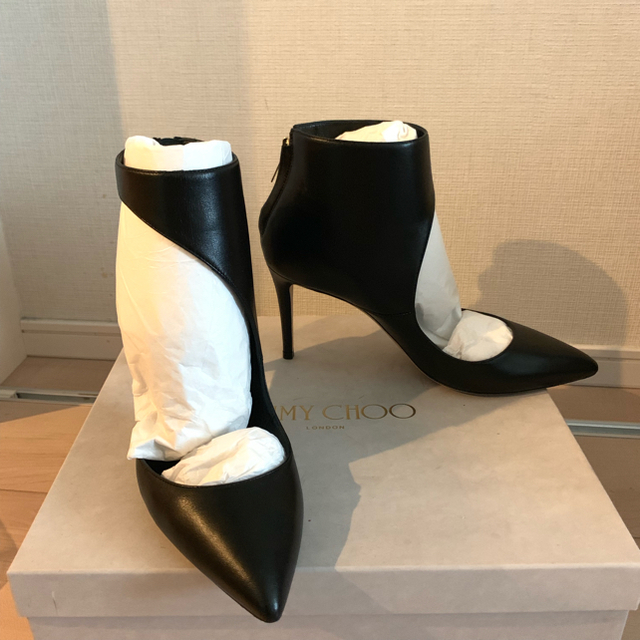 JIMMY CHOO(ジミーチュウ)のジミーチュウ ブラック パンプス 一度のみ着用 レディースの靴/シューズ(ハイヒール/パンプス)の商品写真