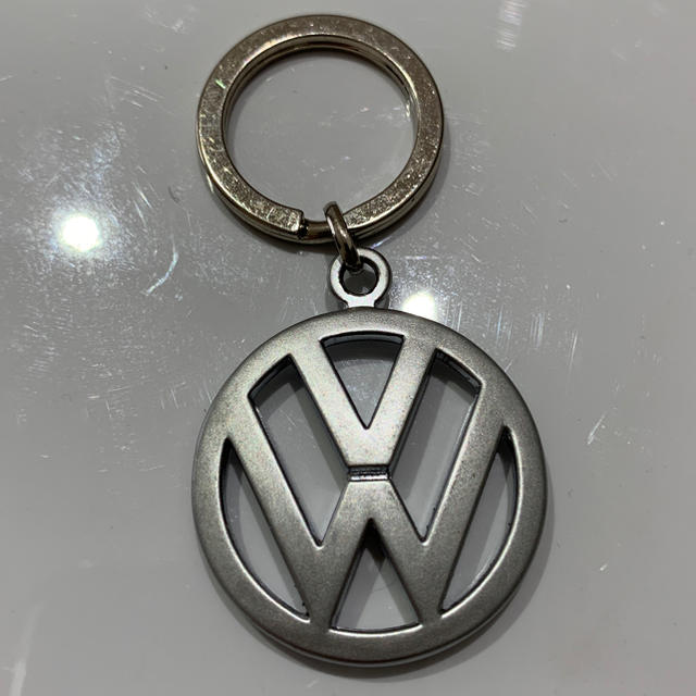 Volkswagen(フォルクスワーゲン)のVolkswagen フォルクスワーゲン非売品キーリング エンタメ/ホビーのコレクション(ノベルティグッズ)の商品写真
