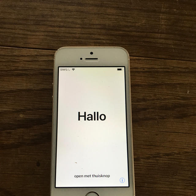 iPhone(アイフォーン)のiPhone SE スマホ/家電/カメラのスマートフォン/携帯電話(スマートフォン本体)の商品写真