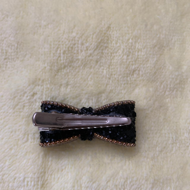 リボン型🎀ヘアクリップ⭐️髪留め ハンドメイドのアクセサリー(ヘアアクセサリー)の商品写真